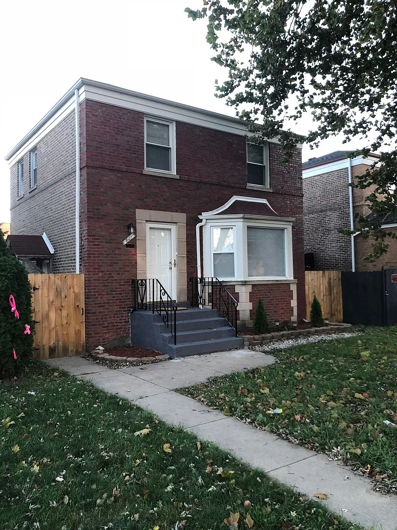 8137 S Sawyer Ave photo 1