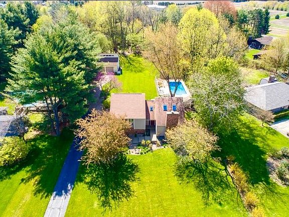 2nd image of 1587 N Rustic Dr