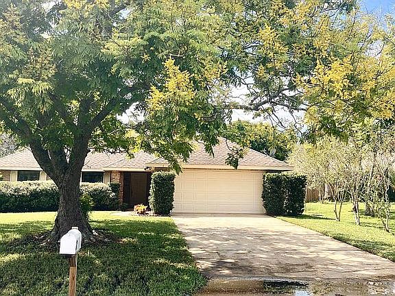 4th image of 6 Pine Glen Dr