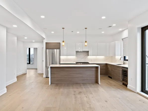 30 Penniman Rd #Penthouse 701, Allston, MA 02134