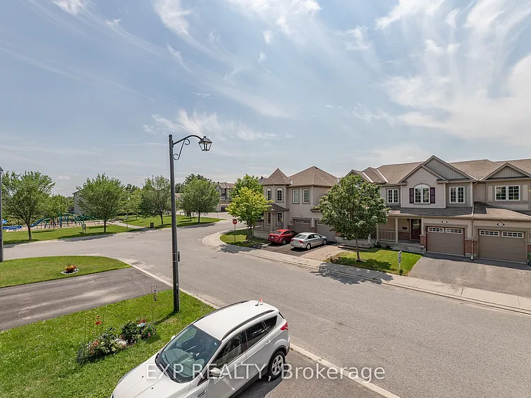 960 Messor Cres — Photo 32
