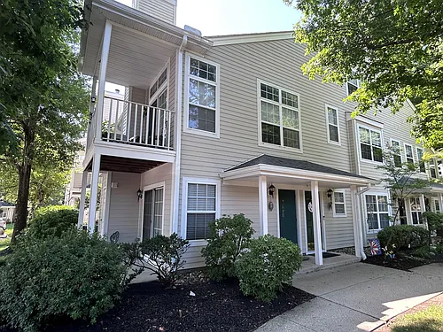 1076 Cambridge Ct Photo 1