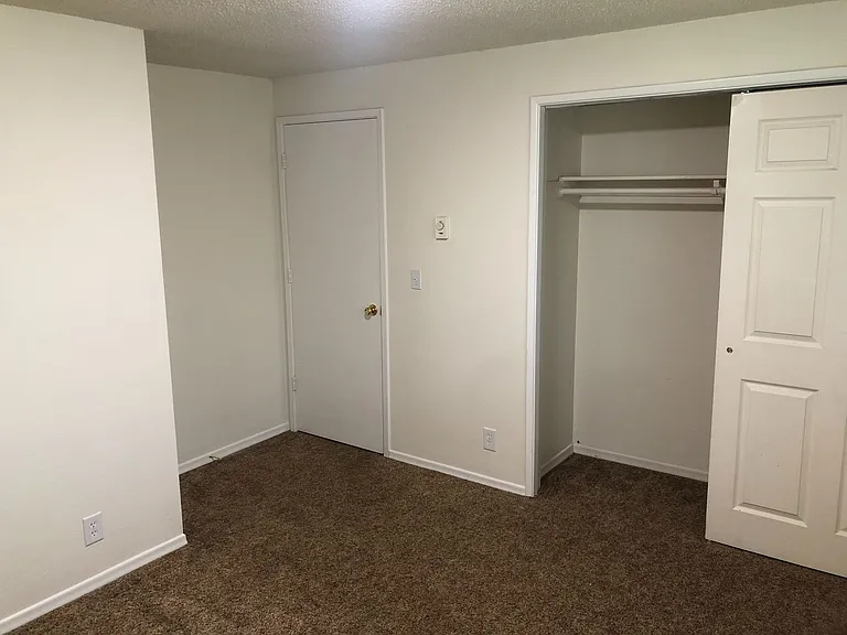 Three Bedroom Duplex in South East Salem — Photo 10