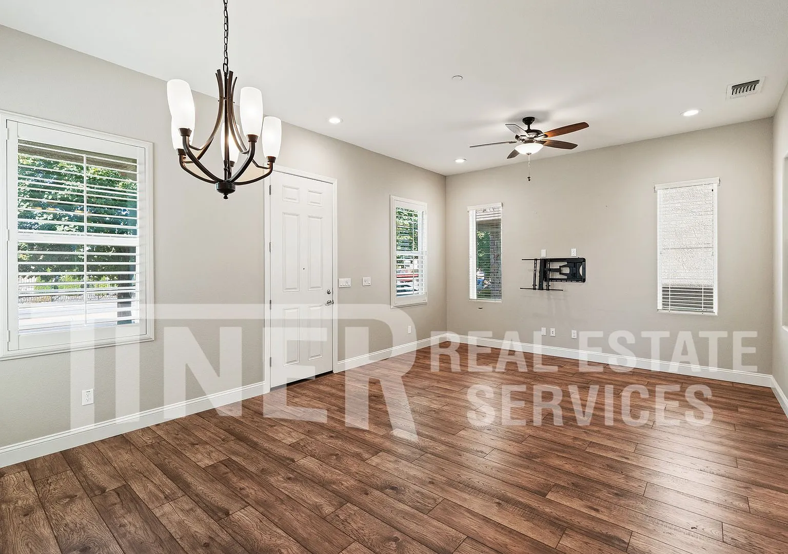 4306 Natomas Central Dr - Tier 2 - Spacious and Stylish North Natomas Home — Photo 2