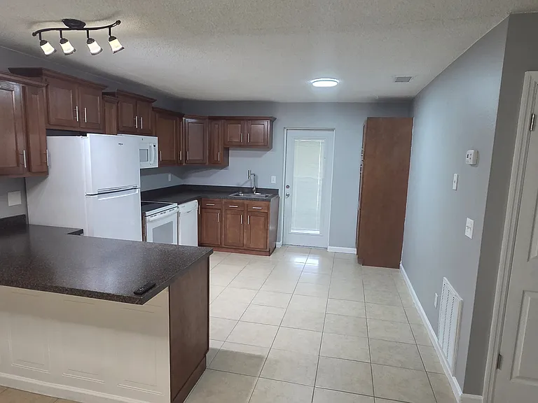 11509 Colony Hill Dr #B — Photo 4