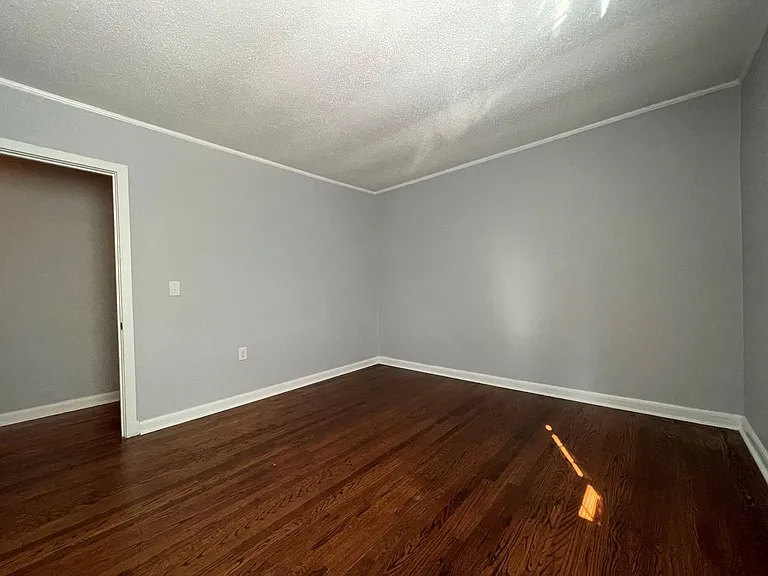 Dolphin Apartments — Photo 9