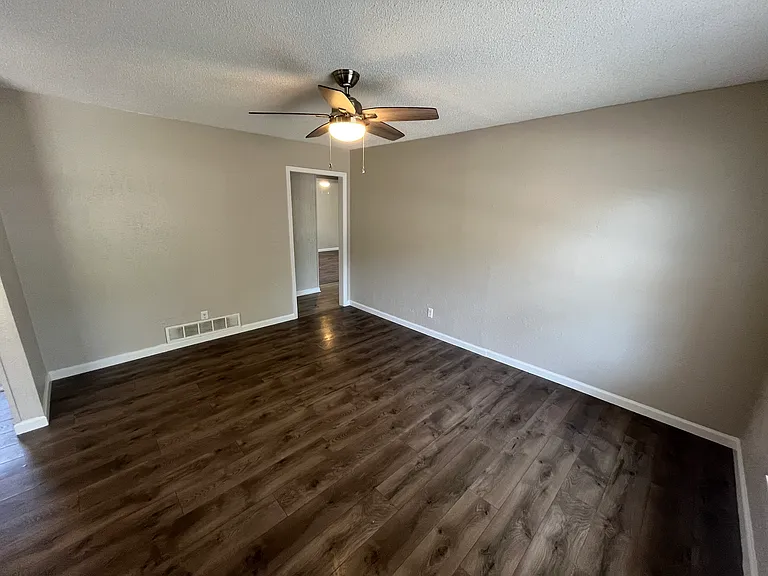 2301 Proctor St — Photo 6