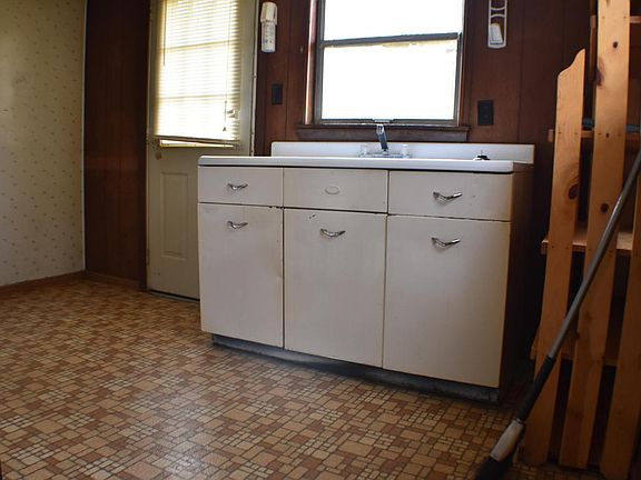 2nd image of 173 Park Cir