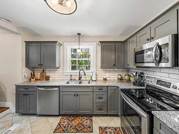 5th image of 5516 NE Crestwood Rd