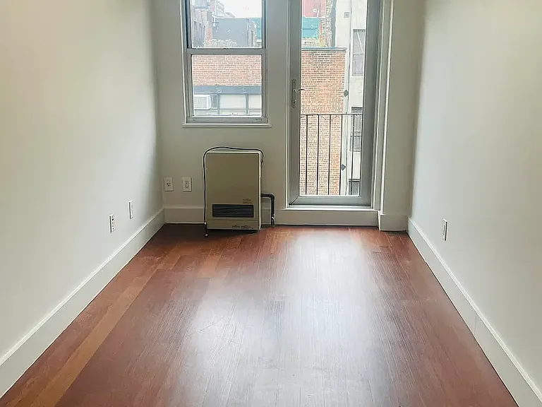349 E 10th St #3RR — Photo 3