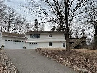 20515 Manor Rd — Photo 1