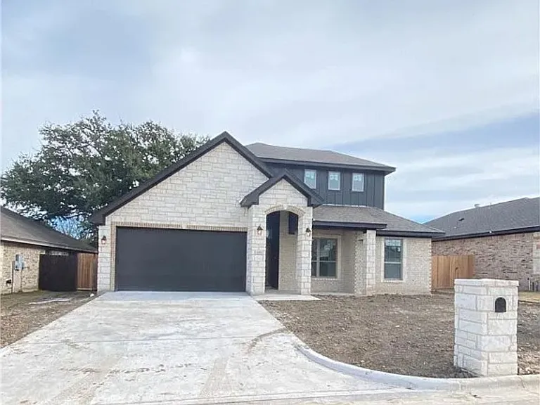 525 Holstein Dr — Photo 1