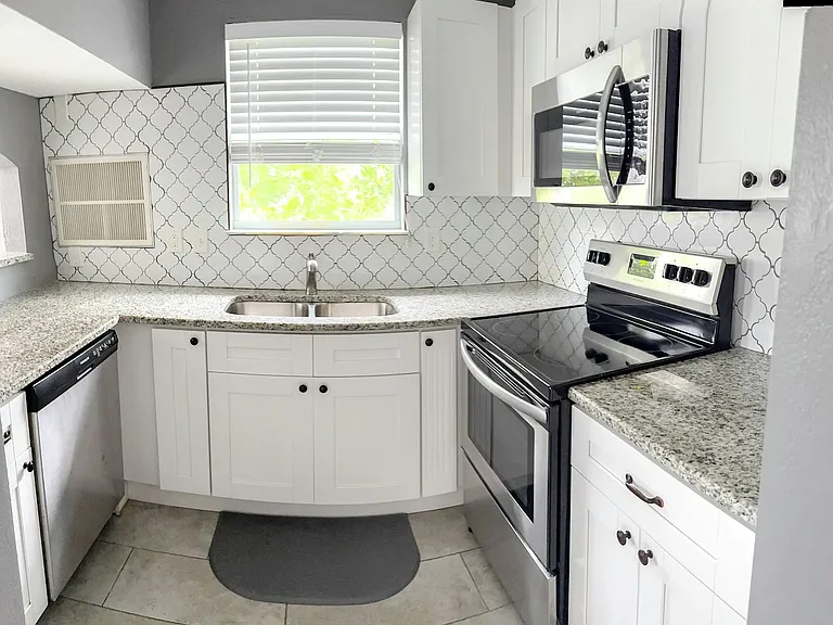 214 Columbia Dr #3 — Photo 2