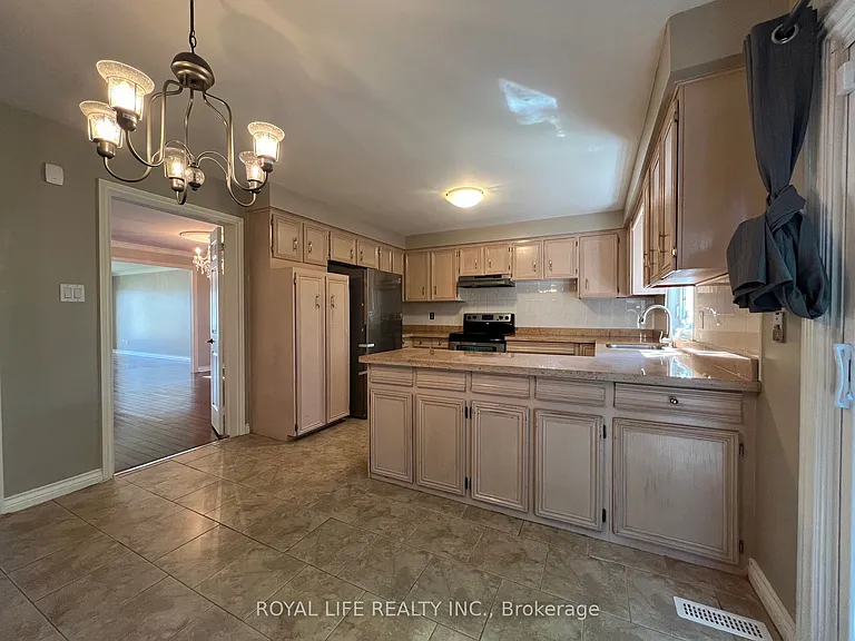 10 Saddletree Dr — Photo 6