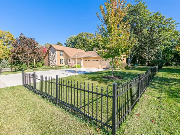 1851 Lakeshore Dr, Menasha, WI 54952