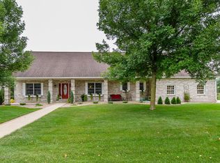 105 Quail Ridge Dr, Zumbrota, MN 55992