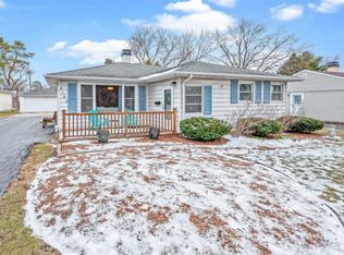 2102 Kirchoff Rd, Rolling Meadows, IL 60008