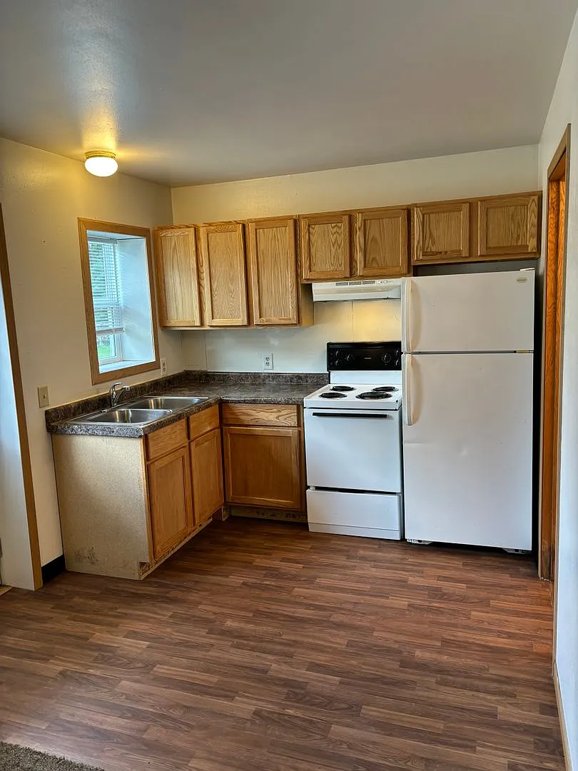 Studio and Two Bedroom Units located at 1401 Harlyn Ave in Schofield — Photo 3