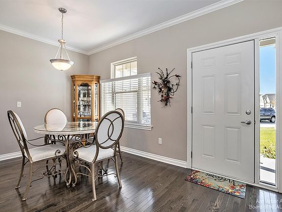 3rd image of 243 Victoria Dr