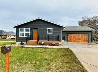800 Lincoln Dr, La Porte City, IA 50651