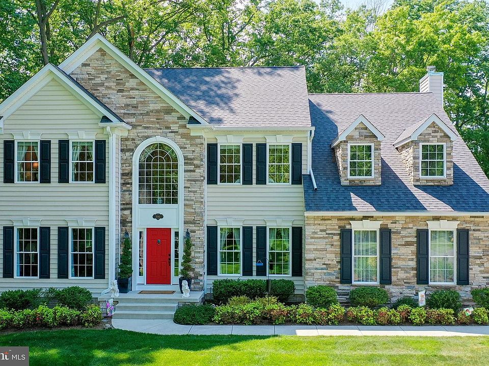 1st image of 506 Saint Martins Ln