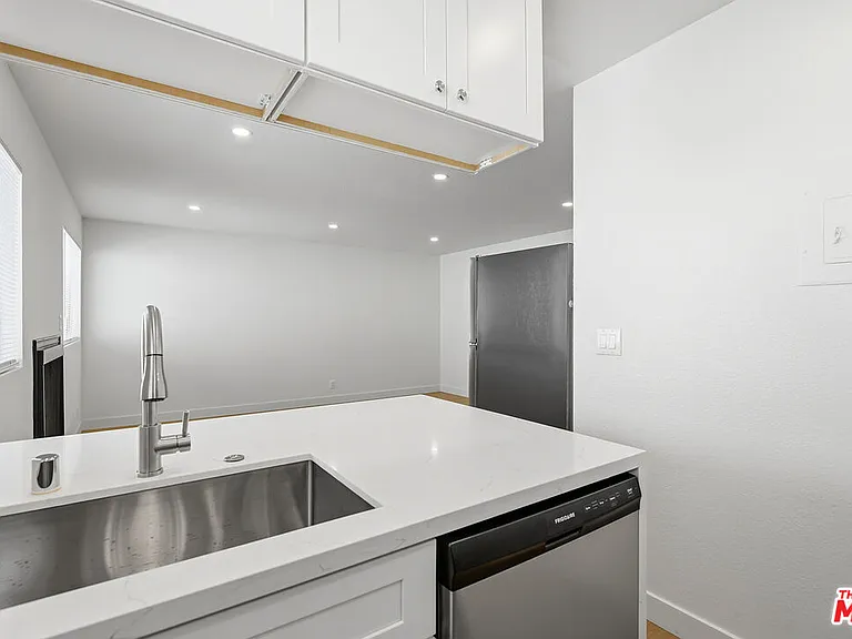 4354 McLaughlin Ave #103 — Photo 5