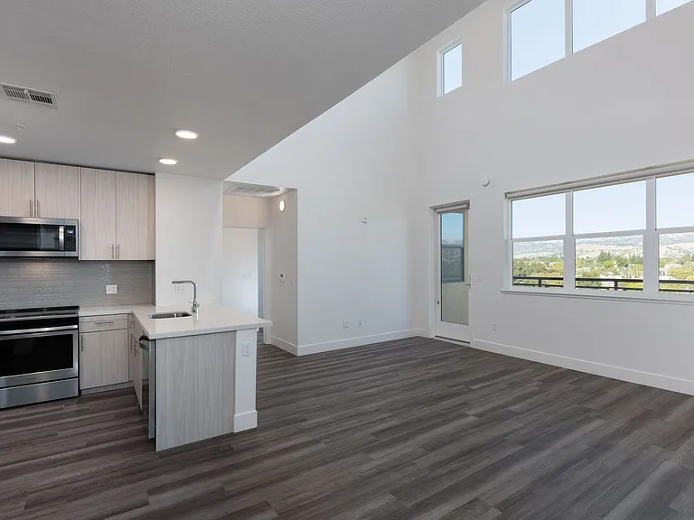 Sunsweet Apartments — Photo 6