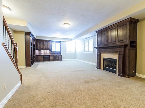 4th image of 1827 E Cottonwood Glen Ct