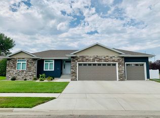 1102 Larkspur Ln, Aberdeen City, SD 57401