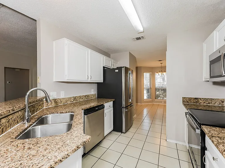 1040 Glencrest Dr — Photo 9