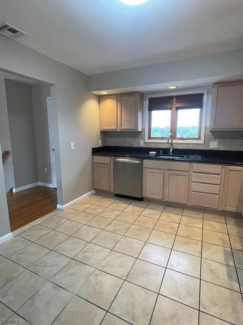 3 bed, 2.0 bath, $3,000 — Photo 4