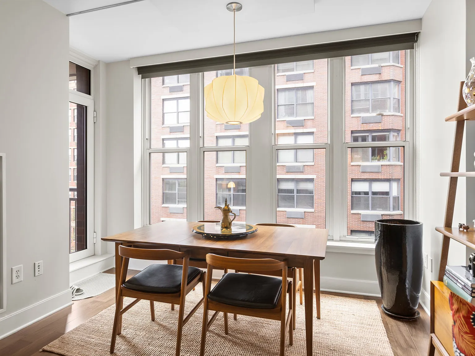 2 bed, 1.5 bath, 1072 sqft, $6,400 — Photo 3
