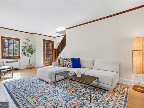 4th image of 6317 Poe Rd