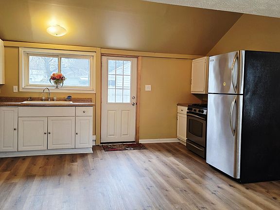 4th image of 321 S 4th St