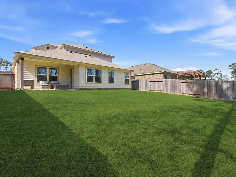 8027 Dauntless Dr — Photo 38