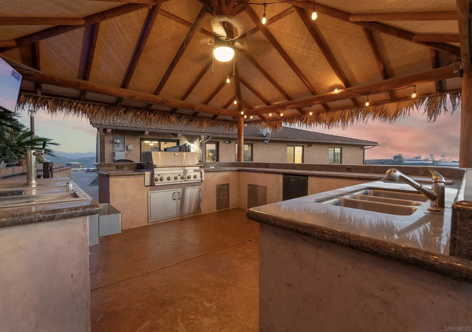 Spacious Furnished Escondido Family Home — Photo 4