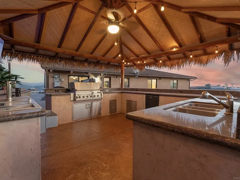 Palos Verdes Dr — Photo 4