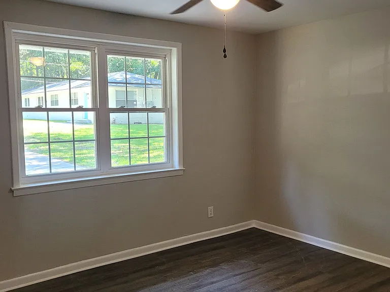 4345 Leslie St — Photo 7