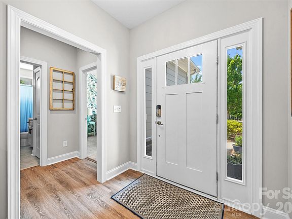 3rd image of 404 Trillium Way