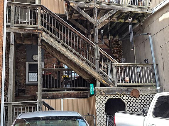 2nd image of 6029 Fulton St