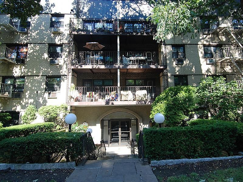 Priced to sell! Move into this Updated Studio.
