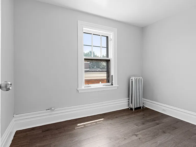 46 Carlyle Ave — Photo 24