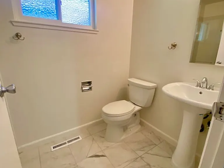 363 Helen Way — Photo 19