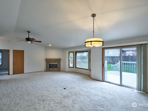 4th image of 9102 Kelly Court NE