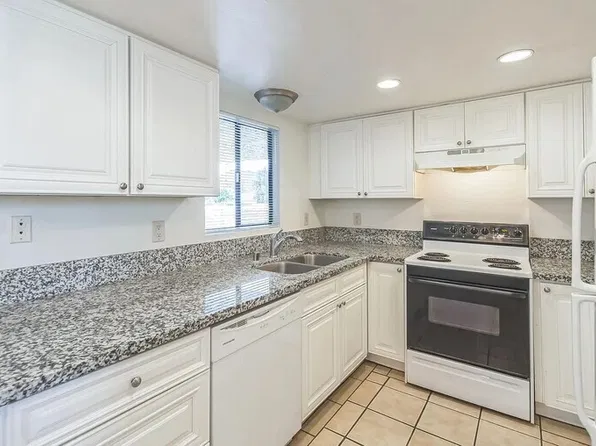 5301 Waverly Dr #146, Palm Springs, CA 92264