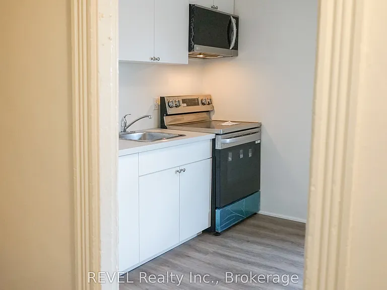 21 Plymouth Rd #UPPER — Photo 6