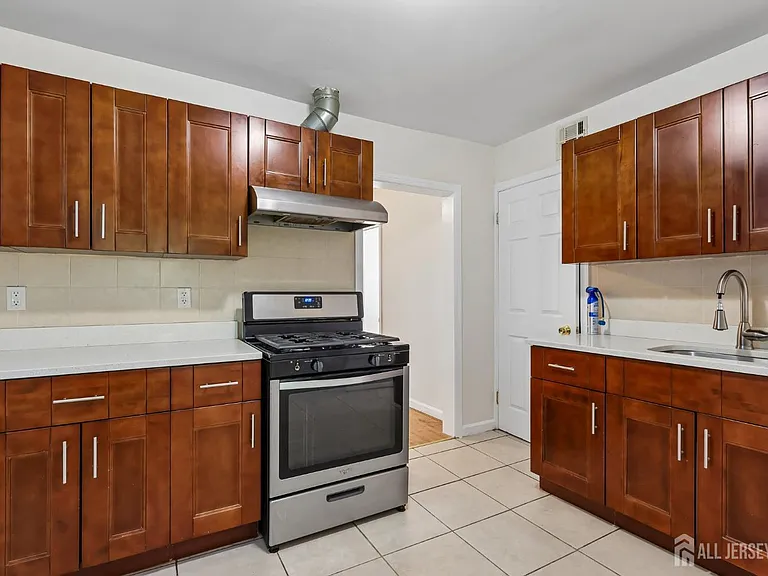 660 Charles St #2 — Photo 14