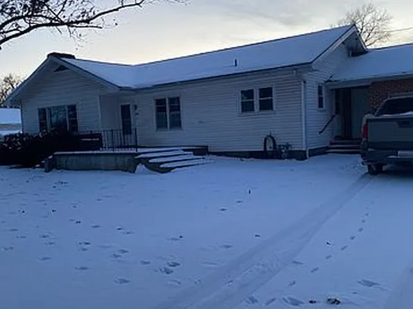 375 S Elm St, Hull, IL 62343