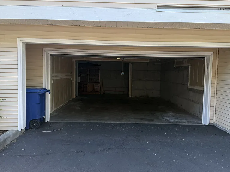 22651 NE 4th Pl — Photo 35