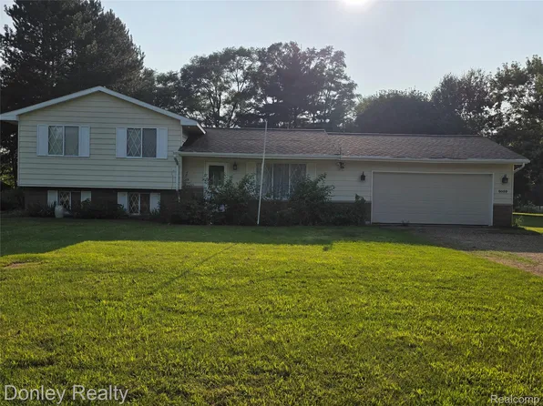 6059 Windward St, North Branch, MI 48461